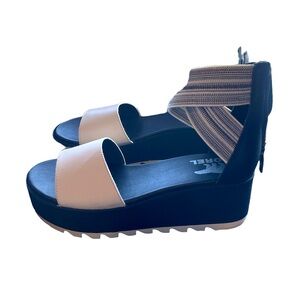 Sorel Cameron Flatform Wedge Leather Sandals.